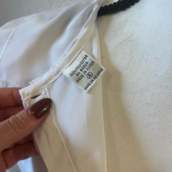 Vintage White Collared Button Down - Picture 6 of 6
